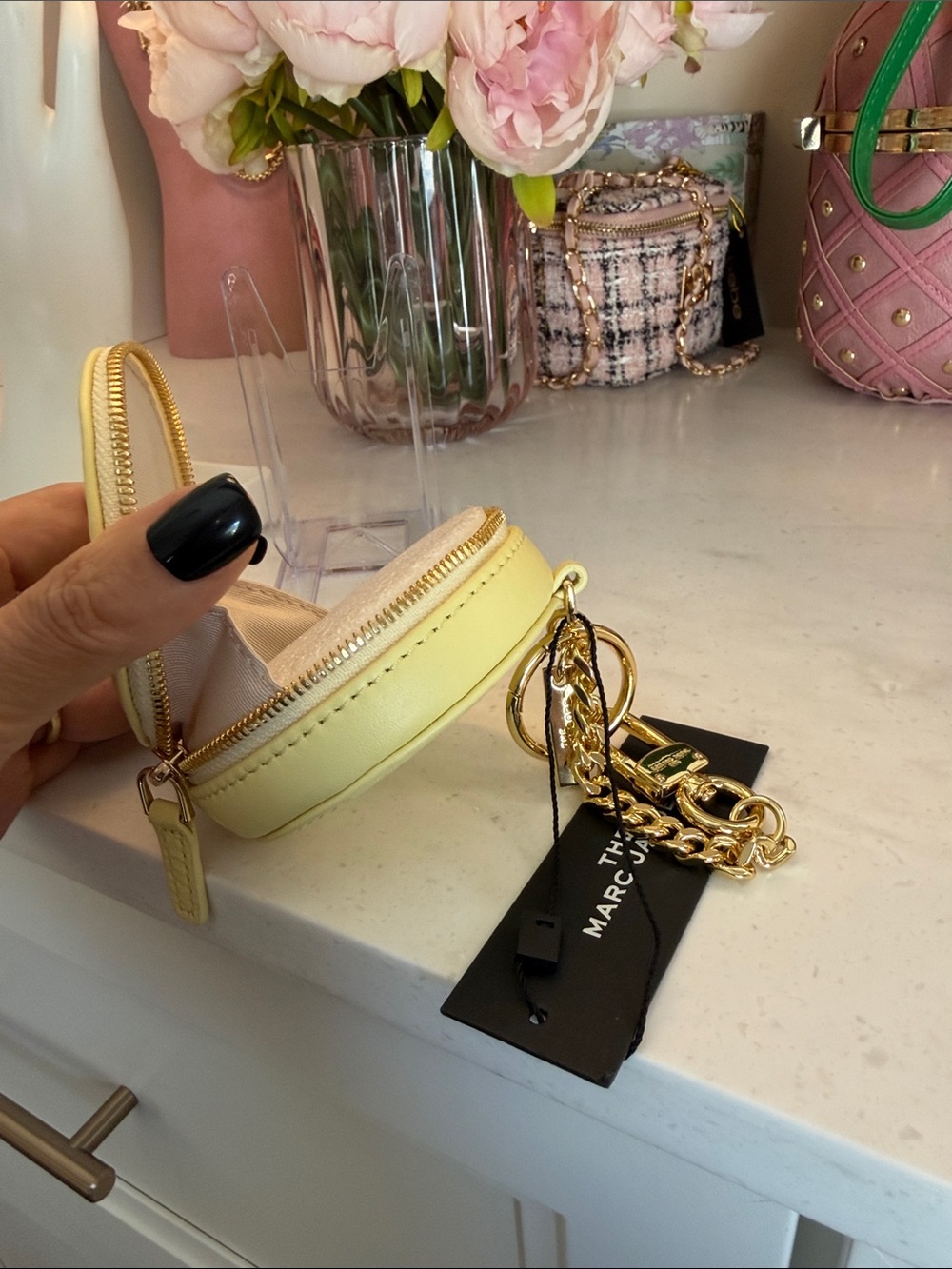 Gorgeous Marc Jacobs NWT pastel yellow Round Coin Pouch Mini Round Bag w chain - Picture 8 of 13